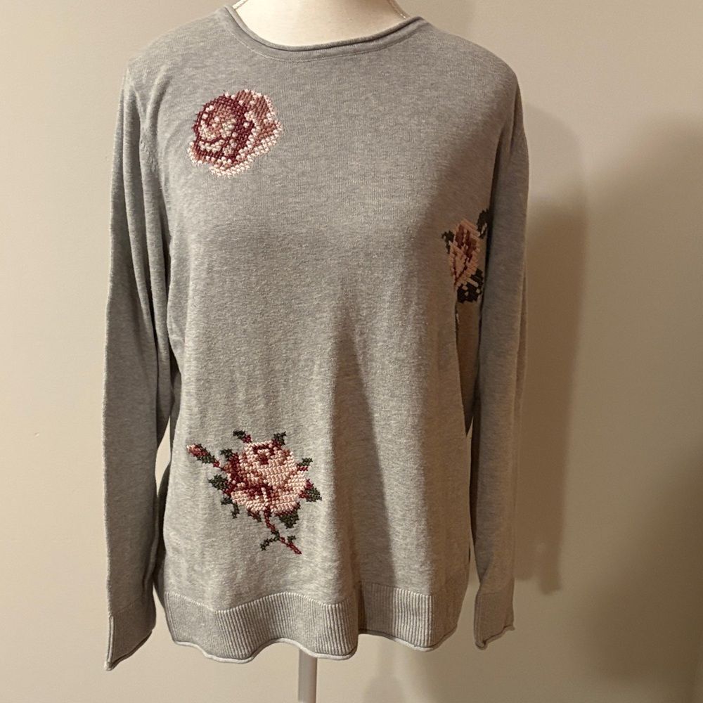 Christopher & Banks Gray Long Sleeve Sweater with Floral Embroidery. Size Large